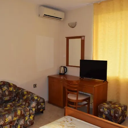 Family Chris سفيتي فلاس