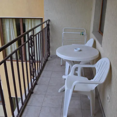 Family Chris فندق